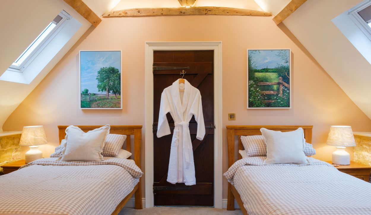 pond room two single beds with dressing gown